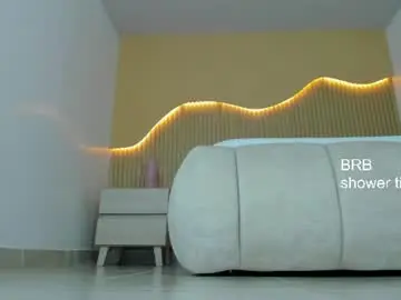 Helenebird  live sex cam