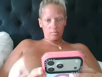 Malibumelons  live sex cam