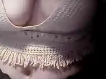 Extremelydmilkyboobs  live sex cam