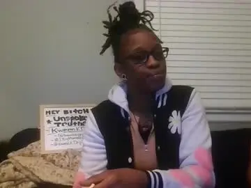 Thefoxyonefiesty  live sex cam