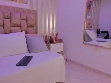 Avis_lara  live sex cam