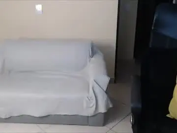 Avis_lara  live sex cam