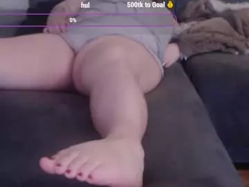Cheekymiia  live sex cam