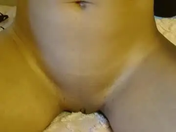 Honeygoldenbaddie24  live sex cam