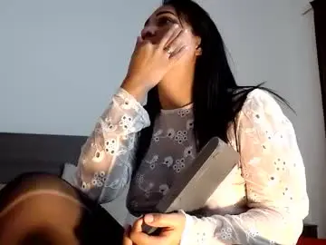 Milahot23  live sex cam