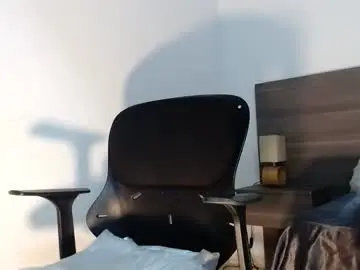 Milahot23  live sex cam