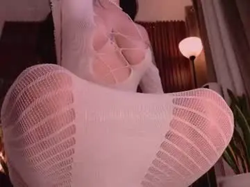 Carolinerousev  live sex cam