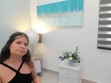Elara_cross  live sex cam