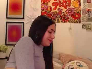 Honeyypeaach  live sex cam