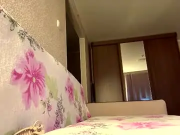 Moolightlynx  live sex cam