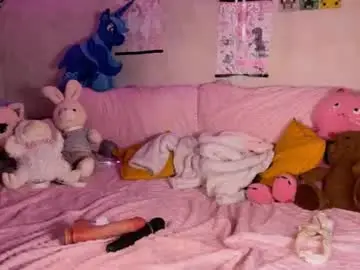 Pickmelilly  live sex cam