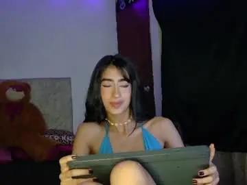 Bellaavixeen  live sex cam