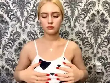 Christeneweslow  live sex cam