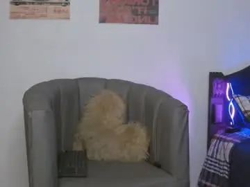 Coraliebronson  live sex cam