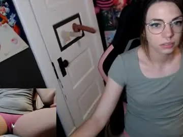 Kierbearkisses  live sex cam