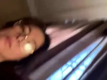 Yummyb00bsie  live sex cam
