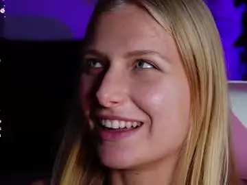 Crystal_blond  live sex cam