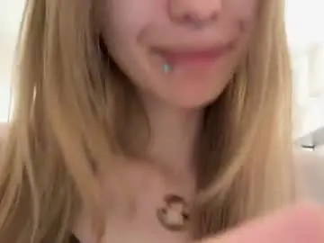 Gertrudeuran  live sex cam