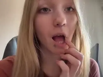 Gertrudeuran  live sex cam