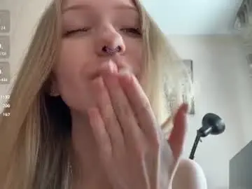 Gertrudeuran  live sex cam