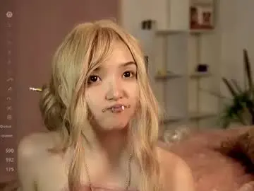 Linhmew  live sex cam