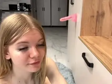 Dewdropdoll  live sex cam