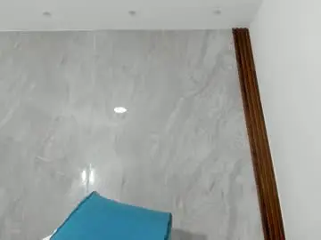 Nahomilynn  live sex cam