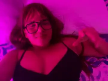 Bellacurvy3  live sex cam