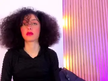Curlyweeds  live sex cam