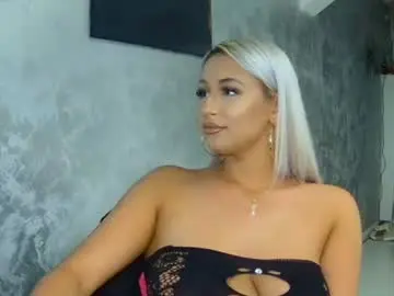 Kylieoneadams  live sex cam