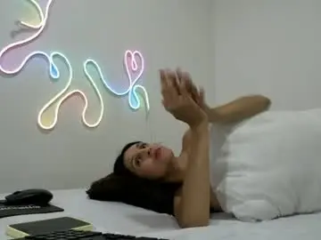 Laura_1717  live sex cam
