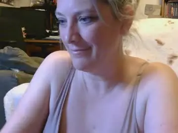 Mistymountains96  live sex cam