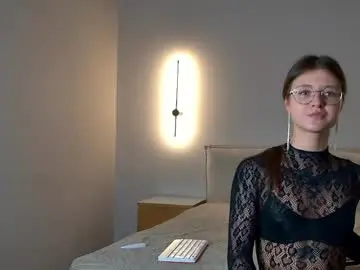 Trishapons  live sex cam