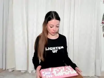 Issagodiva  live sex cam