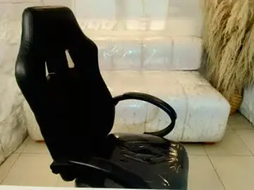Minina_r_  live sex cam