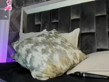 Naylagrey  live sex cam