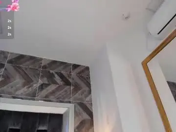 Naylagrey  live sex cam
