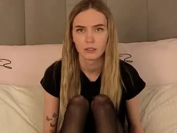 Nikkilane11  live sex cam