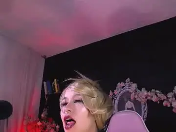 The_kitty_roxy  live sex cam