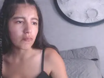 Lucy__23  live sex cam