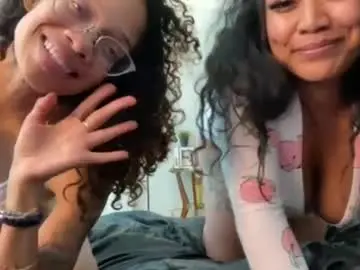 Petitemamaciita  live sex cam