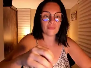 Anabel_25  live sex cam