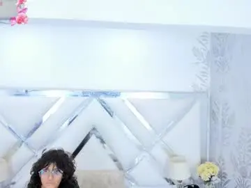 Selenareyess  live sex cam