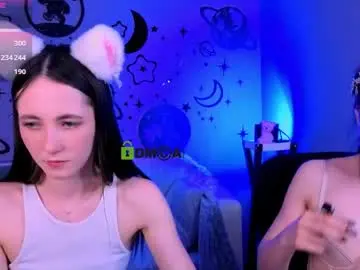 Bella_dorn  live sex cam