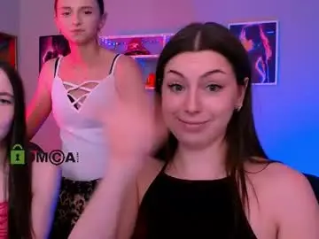 Bella_dorn  live sex cam