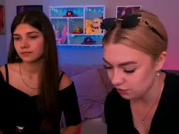 Bella_dorn  live sex cam
