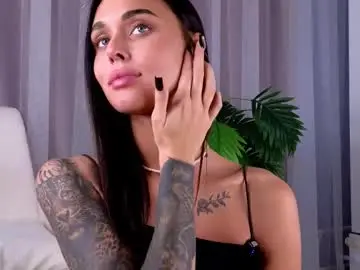 Roxanelan  live sex cam