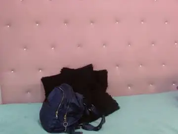 Tinisweet  live sex cam