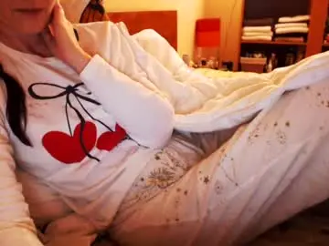 Andrasweetie  live sex cam