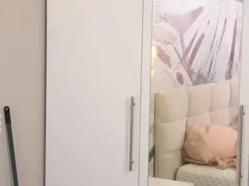 Yerquinney  live sex cam